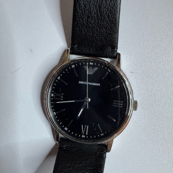 The new Emporio Armani Silver and Black Men's Watch is rare, no batteries. - Picture 4 of 4